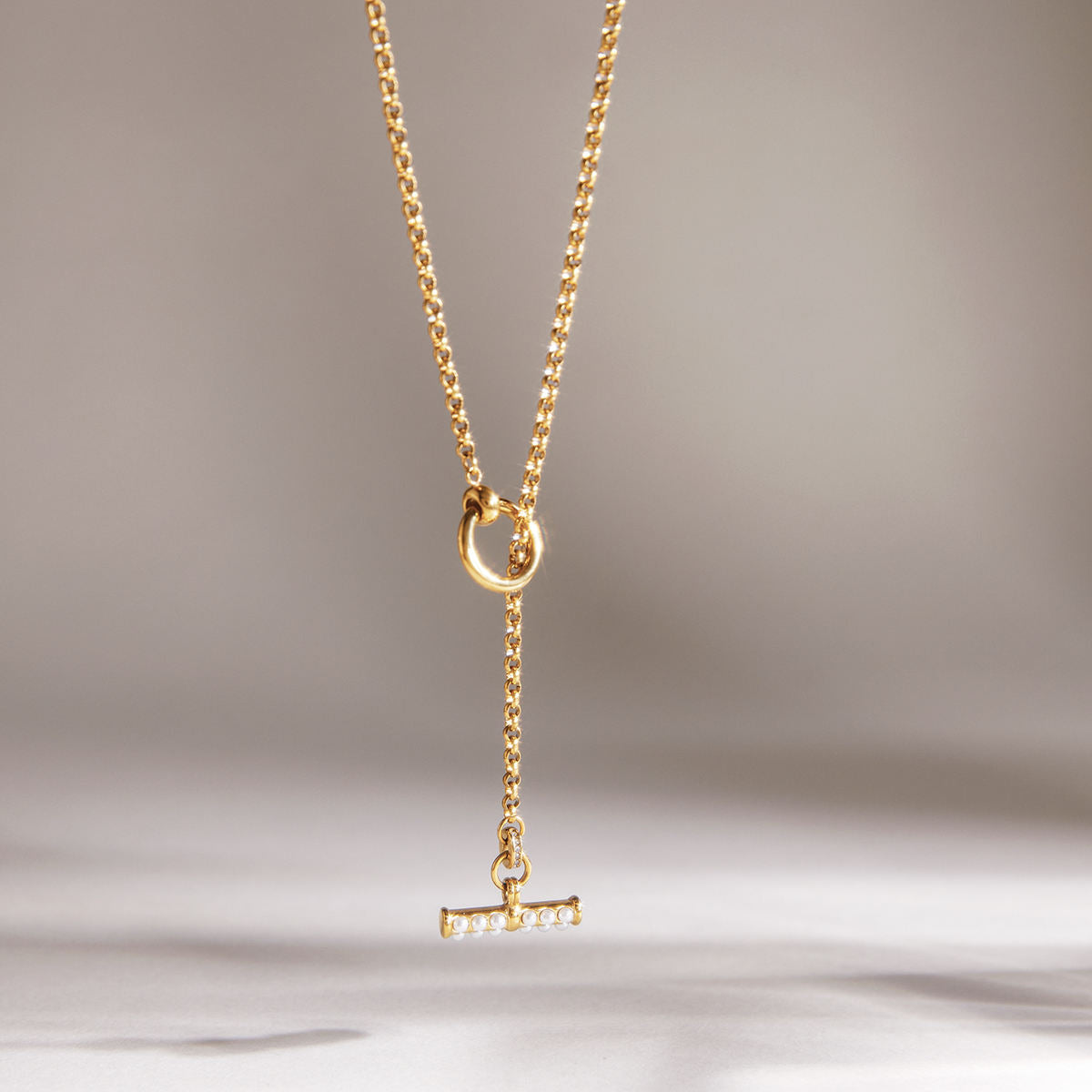 TOGGLE NECKLACE