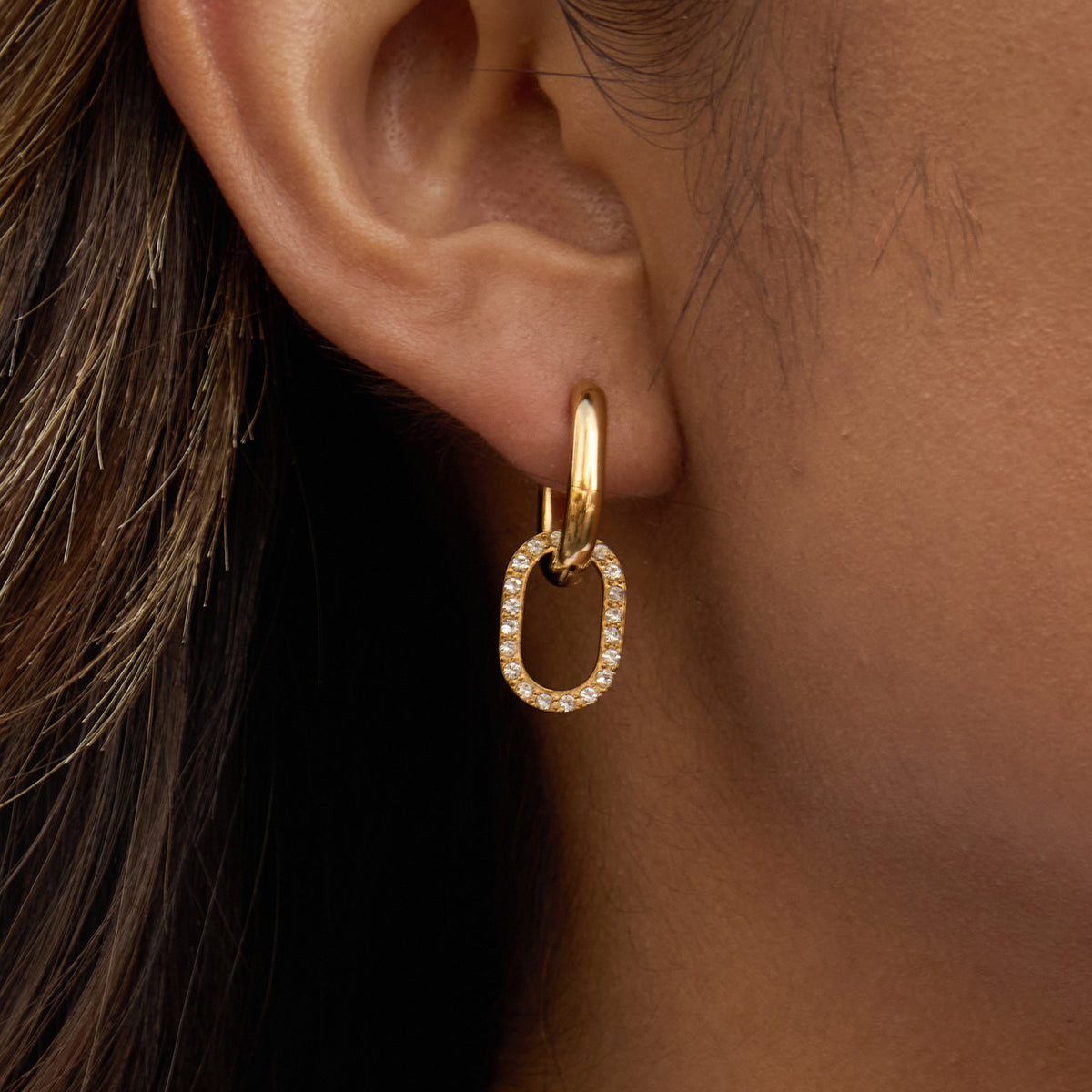 OVAL ZIRCON LINK HOOP EARRINGS